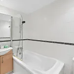 Giorgio Downtown 2 Bedroom لارنكا